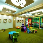 Grand Stasinda Bal Sylwestrowy Animacje Impreza Integracyjna Dwa Posiłki Bogaty Bufet Baseny Kręgielnia Grota Sauny Squash Siłownia Place Zabaw Widoki 1000mnpm Ośrodek wypoczynkowy 3*