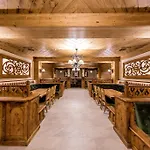 Grand Stasinda Bal Sylwestrowy Animacje Impreza Integracyjna Dwa Posiłki Bogaty Bufet Baseny Kręgielnia Grota Sauny Squash Siłownia Place Zabaw Widoki 1000mnpm Ośrodek wypoczynkowy