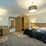 Grand Stasinda Bal Sylwestrowy Animacje Impreza Integracyjna Dwa Posiłki Bogaty Bufet Baseny Kręgielnia Grota Sauny Squash Siłownia Place Zabaw Widoki 1000mnpm Ośrodek wypoczynkowy 3*