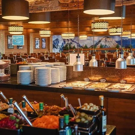 Grand Stasinda Bal Sylwestrowy Animacje Wlasny Stok Dwa Posilki Bogaty Bufet Baseny Kregielnia Grota Sauny Squash Silownia Place Zabaw Widoki 1000mnpm Semesteranläggning (resort) Bukowina Tatrzańska