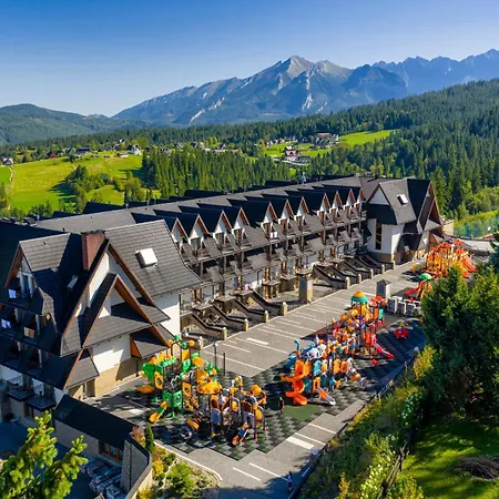 Semesteranläggning (resort) Grand Stasinda Bal Sylwestrowy Animacje Wlasny Stok Dwa Posilki Bogaty Bufet Baseny Kregielnia Grota Sauny Squash Silownia Place Zabaw Widoki 1000mnpm 3*