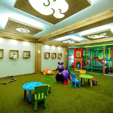 Grand Stasinda Bal Sylwestrowy Animacje Wlasny Stok Dwa Posilki Bogaty Bufet Baseny Kregielnia Grota Sauny Squash Silownia Place Zabaw Widoki 1000mnpm Resort 3*