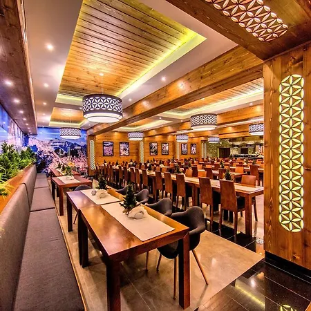Grand Stasinda Bal Sylwestrowy Animacje Wlasny Stok Dwa Posilki Bogaty Bufet Baseny Kregielnia Grota Sauny Squash Silownia Place Zabaw Widoki 1000mnpm Semesteranläggning (resort) 3*