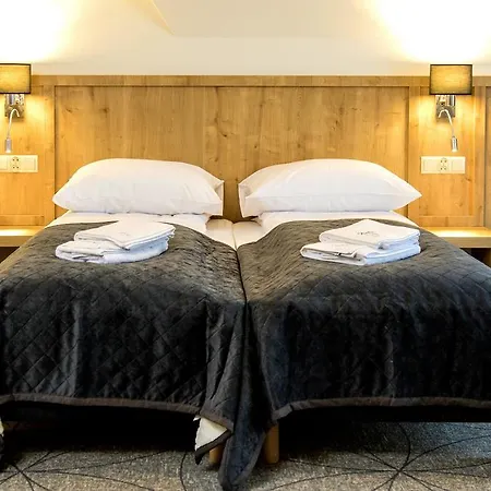 Grand Stasinda Bal Sylwestrowy Animacje Wlasny Stok Dwa Posilki Bogaty Bufet Baseny Kregielnia Grota Sauny Squash Silownia Place Zabaw Widoki 1000mnpm