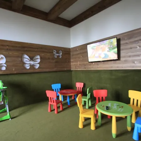 Grand Stasinda Bal Sylwestrowy Animacje Wlasny Stok Dwa Posilki Bogaty Bufet Baseny Kregielnia Grota Sauny Squash Silownia Place Zabaw Widoki 1000mnpm Semesteranläggning (resort)