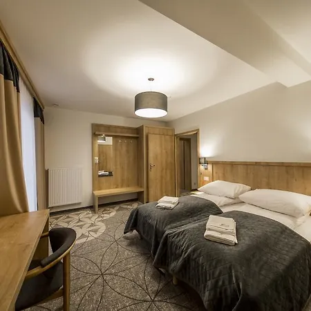 Semesteranläggning (resort) Grand Stasinda Bal Sylwestrowy Animacje Wlasny Stok Dwa Posilki Bogaty Bufet Baseny Kregielnia Grota Sauny Squash Silownia Place Zabaw Widoki 1000mnpm 3*