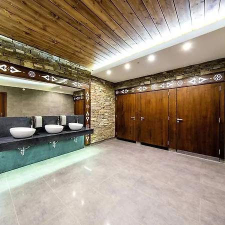 Grand Stasinda Bal Sylwestrowy Animacje Wlasny Stok Dwa Posilki Bogaty Bufet Baseny Kregielnia Grota Sauny Squash Silownia Place Zabaw Widoki 1000mnpm Feriested 3*