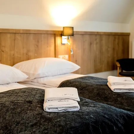 Resort Grand Stasinda Bal Sylwestrowy Animacje Wlasny Stok Dwa Posilki Bogaty Bufet Baseny Kregielnia Grota Sauny Squash Silownia Place Zabaw Widoki 1000mnpm 3*