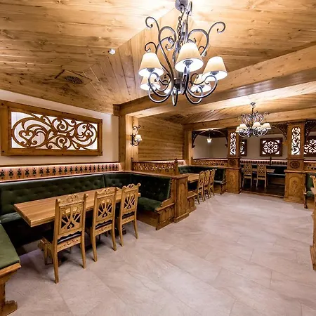 Feriested Grand Stasinda Bal Sylwestrowy Animacje Wlasny Stok Dwa Posilki Bogaty Bufet Baseny Kregielnia Grota Sauny Squash Silownia Place Zabaw Widoki 1000mnpm Bukowina Tatrzańska