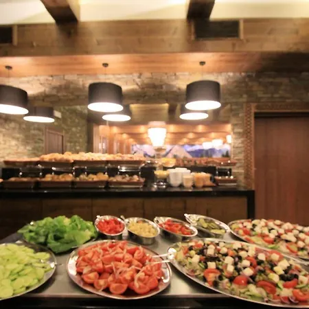 Grand Stasinda Bal Sylwestrowy Animacje Wlasny Stok Dwa Posilki Bogaty Bufet Baseny Kregielnia Grota Sauny Squash Silownia Place Zabaw Widoki 1000mnpm 3*