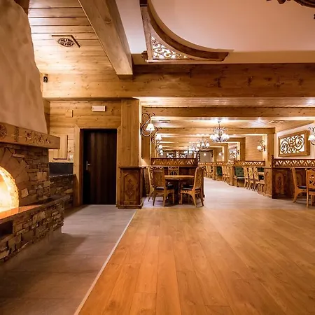 Semesteranläggning (resort) Grand Stasinda Bal Sylwestrowy Animacje Wlasny Stok Dwa Posilki Bogaty Bufet Baseny Kregielnia Grota Sauny Squash Silownia Place Zabaw Widoki 1000mnpm 3*