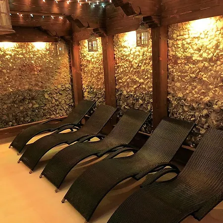 Semesteranläggning (resort) Grand Stasinda Bal Sylwestrowy Animacje Wlasny Stok Dwa Posilki Bogaty Bufet Baseny Kregielnia Grota Sauny Squash Silownia Place Zabaw Widoki 1000mnpm 3*