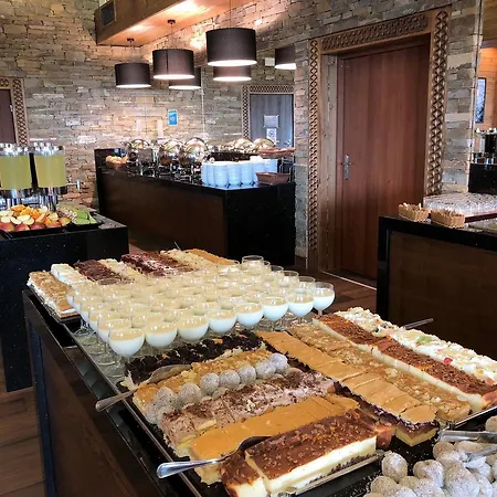 Grand Stasinda Bal Sylwestrowy Animacje Wlasny Stok Dwa Posilki Bogaty Bufet Baseny Kregielnia Grota Sauny Squash Silownia Place Zabaw Widoki 1000mnpm Feriested